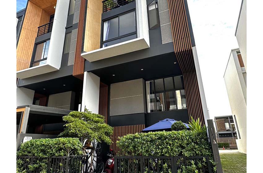 Townhouse in Pattanakarn